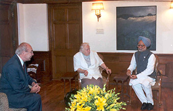 Iuly Voronzov, Ludmila Chaposhnikova e Monmahan Singh, premier ministre de lInde, Delhi, 2004