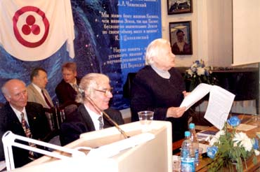 Момент принятия резолюции на конференции в октябре 2003 года
